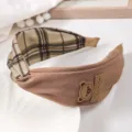 Süßes braunes Bär Stirnband Retro karierter Haarreif stilvolles französisches Haaraccessoire - Kreuz / Kaffee