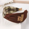 Süßes braunes kariertes Bär Stirnband retro Stoff Haarreif französisches Haarzubehör - Kreuz / Braun
