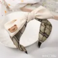 Süßes Schleifen Stirnband, vintage beige Karo Haarreif mit Bär Dekor für Frauen. - Schleife / Beige