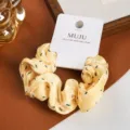 Gelbes florales Haargummi Scrunchie mit weißer Verpackungskarte, süßes Haarband für Zöpfe. - Bedrucktes Gelb