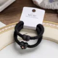Schwarze Plüsch Haargummis 2er Set mit eleganten Herz Strass Anhängern für schicke Frisuren. - Herz / Schwarz