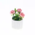 Gros plan de la plante en pot de roses artificielles miniatures pour maison de poupée. - Pot de Fleurs à Fond Rond / Roses Roses