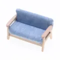 Miniatur Holzesdoppelsofa Detailaufnahme, blauer Stoffbezug für Puppenhaus Szenen Requisite. - Blau