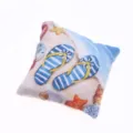 Détail de coussin miniature de maison de poupée plage, joli motif tongs été. - Pantoufles de Plage