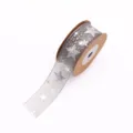 Silberne Stern Organza Band Rolle fuer Geschenkverpackung und Weihnachtsbaumdekoration. - Grau