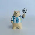 Figurine de footballeur ours en bois décoration de table, sculpture d'animal cadeau. - Ours n° 10 bleu