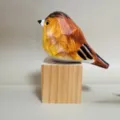 Figurine d'oiseau sculptée en bois, décoration de table rustique pour la maison et le bureau. - Orange et bloc de bois