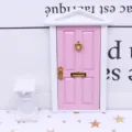 Maison de poupée miniature porte pointue rose modèle pour décor de scène miniature. - Rose