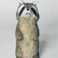 Simpatica Statuetta Procione in Legno Intagliato Scultura Animale Decorazione Tavolo - Procione