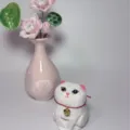 Handgeschnitzte Holzkatze Figur Tisch Ornament süsses Haustier Heilungsgeschenk Dekoration - Weiße Katze mit Glocke