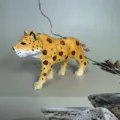 Handgesneden houten luipaard beeldje, rustieke dierlijke bureau decoratie ornament. - Luipaard