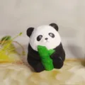 Handgeschnitzte Panda-Figur aus Holz mit Bambus, süße Tier-Holzschnitzerei Dekoration. - Panda mit Bambus Squishy