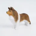 Handgefertigte hölzerne Hundefigur, braun und weiß geschnitzte Tierskulptur Tischdekor - Hund
