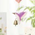 Adorno colgante de colibrí de madera hecho a mano con campana para decoración de jardín. - Colibrí morado con cascabel