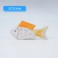 Figurine de poisson en bois fait main, décoration minimaliste et jouet pour enfant. - Petit Ornement de Poisson Peint / 11x5.5cm