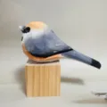 Figurine d'oiseau en bois artisanale animal décoration de bureau maison et bureau - Moineau orange avec bloc de bois
