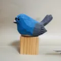Handgefertigte blaue Holzvogel Figur Schreibtisch Dekoration kleine Tier Holzschnitzerei - Blau-Grau & Holzblock