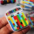 Conjunto de lápices de colores en miniatura para casa de muñecas, ideal para accesorios de foto. - Envase tipo caja / Multicolor