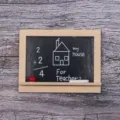 Puppenhaus Miniatur Holztafel Modell, süße Requisite Dekoration für Schreibtisch und Mikrolandschaft. - Mein Haus