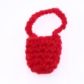 Mini borsa in lana lavorata a maglia rossa, accessorio tracolla uncinetto per bambole. - Rosso