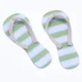 Mini infradito in legno per casa delle bambole, modello sandali mare estivi, strisce verdi e blu. - Verde 1 Paio