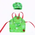 Set grembiule e cappello da cuoco in miniatura di Natale, motivo fiocco verde con nastri rossi. - Pois e fiocchi di neve verdi
