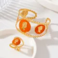 Ensemble bague et bracelet manchette pièce dorée vintage avec émail orange vif. - Ensemble Bague Bracelet Pièce Portrait (JMX-SZ9800) / Orange
