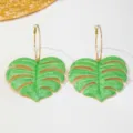 Boucles d'oreilles pendentif feuille de monstera vert créoles métal tropical principal - Boucles d'Oreilles Créoles Pendentif Feuille de Monstera (JMX-ER9768)