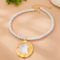 Collier de perles avec pendentif crabe en or irrégulier, design élégant pour fête et quotidien. - Blanc Géométrique (JMX-XL9495)