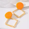 Découvrez ces élégantes boucles d'oreilles géométriques dorées avec pendentif orange. - Style Losange Creux Multi-Couches Rond Émail (JMX-ER9789) / Orange