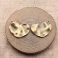 Antikbronzefarbener gehämmertes Herz-Anhänger, unregelmäßige DIY-Schmuckaccessoires. - Antikbronze
