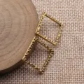 Gehämmerter geometrischer quadratischer hohler Anhänger für DIY Schmuckherstellung und Design. - Altgold