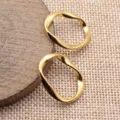 Goldene unregelmäßig verdrehte geometrische ovale Ring Anhänger DIY Schmuck 25x20mm - Altgold