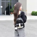 Sac à dos pour femme noir et blanc vue principale avec design élégant et décontracté. - L / Noir