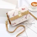 Damen Mode kleine quadratische Umhängetasche Reise Druck Design stilvolle Handtasche - Gelb (Mit zwei Riemen)