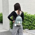 Petit sac à dos vert clair femme, sac d'école tendance décontracté avec pendentif en peluche. - L / Vert
