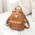 Einfarbig brauner Monogramm Leder Rucksack mit schicker Schleife und Nieten für Alltag. - L / Gelb
