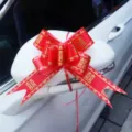 Grote rode trouwauto lint strik met gouden randen en traditioneel patroon voor vieringen. - Kleine Dubbel Geluk Stijl / 100 stuks verpakking / Rood