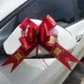 Grote rode trouwauto strik met gouden randen en dubbele gelukspatronen voor geschenken. - Vierkante Stijl / 100 stuks verpakking / Bordeauxrood