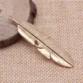 Goldene Feder Anhänger DIY Zubehör Metall Charm für Schmuckherstellung Handwerk Projekt. - KC Gold