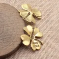 Goldener vierblättriger Kleeblatt Anhänger DIY Schmuckherstellung Charms 28x26mm - Altgold