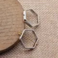 Geometrischer hohler sechseckiger Metallrahmen Anhänger Lünette für DIY Schmuckherstellung. - Weißgold