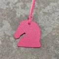 Mini pendentif sac tete de cheval en cuir veritable rose accessoire de luxe femme - Rose rouge