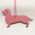 Detaillierte Nahaufnahme eines süßen rosa Leder Dackel Hund Taschenanhänger Accessoires. - Rosa