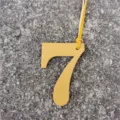 Ciondolo per borsa numero 7 in pelle gialla DIY, accessorio elegante per borse e zaini. - Giallo
