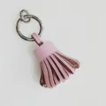 Colgante de borla de cuero rosa para bolso, llavero elegante con anillo metálico. - Rosa Claro