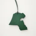 Pendentif de sac carte du Koweït en cuir vert, accessoire texturé pour sacs à main et auto. - Vert Foncé