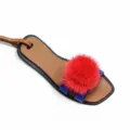 Mini Leder Sandale Taschenanhänger mit rotem Nerzfell Bommel, süßer Schuh Schlüsselanhänger. - Hellblau Mit Rotem Pompon