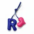 Ciondolo borsa in pelle lettera R e cuore rosa portachiavi per borse da donna decorazione auto. - Blu Reale con Cuore Rosa Lampone