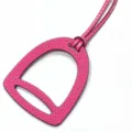Rosa Leder Steigbügel Tasche Anhänger stilvoller PU Reitsport Anhänger für Damentaschen Auto - Fuchsia